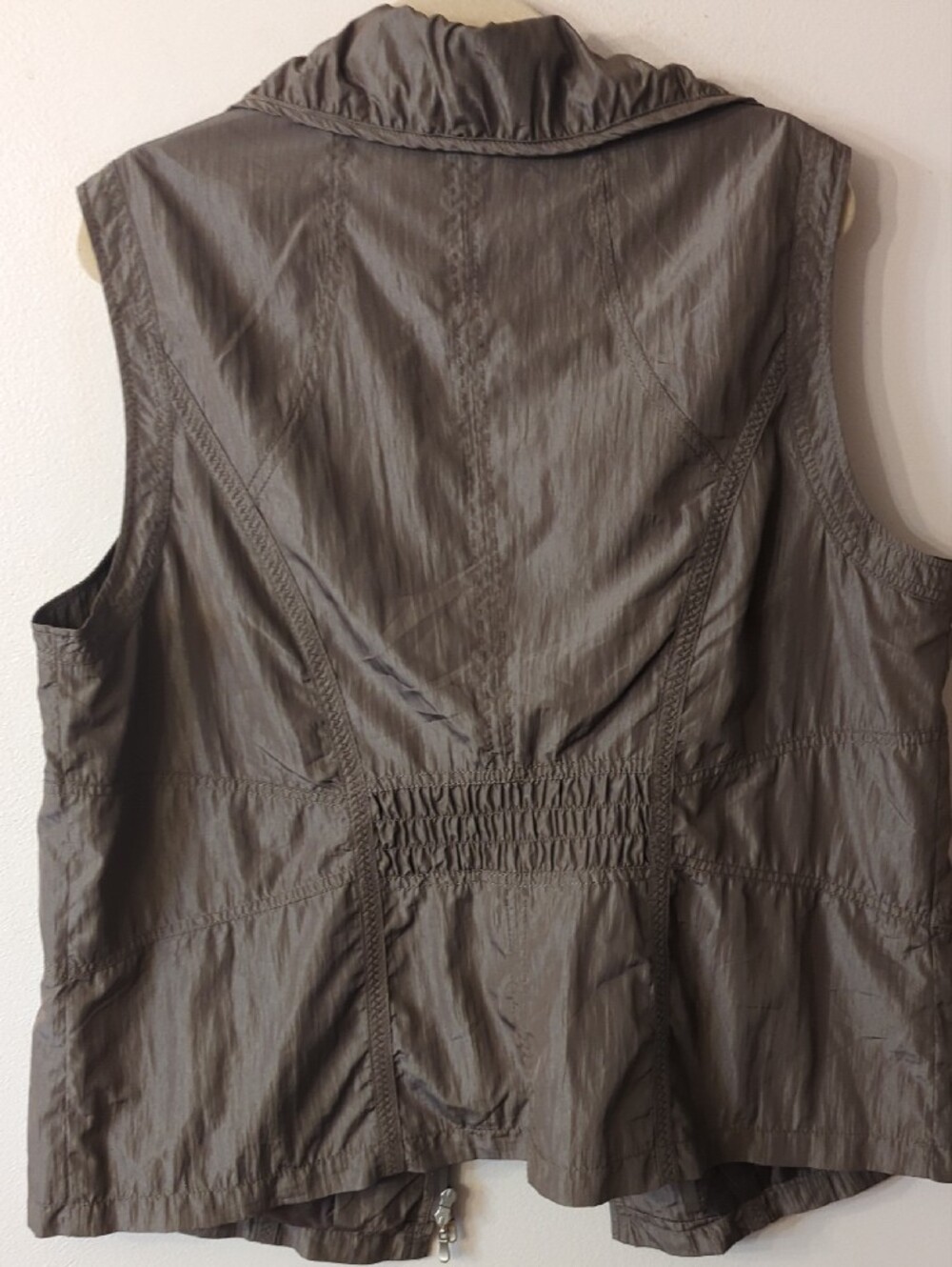 Bonita Women's Brown Lightweight Zip-Front Vest - Picture 5 of 8